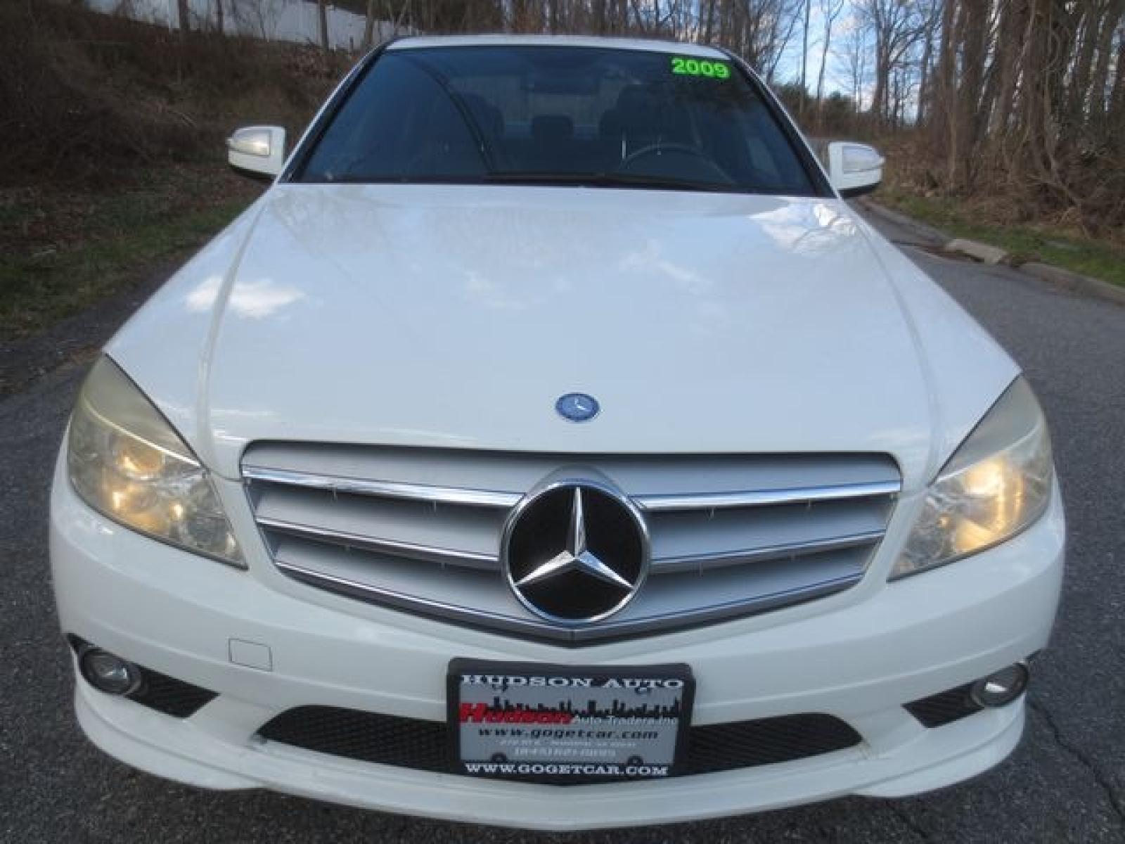 2009 White /Black Mercedes-Benz C-Class C300 4MATIC Luxury Sedan (WDDGF81X59R) with an 3.0L V6 DOHC 24V engine, 7-Speed Automatic transmission, located at 270 US Route 6, Mahopac, NY, 10541, (845) 621-0895, 41.349022, -73.755280 - Photo #2